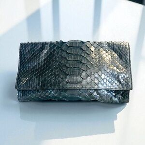 GUCCI JOURNAL BLACK PYTHON CLUTCH NEW 228573 486628